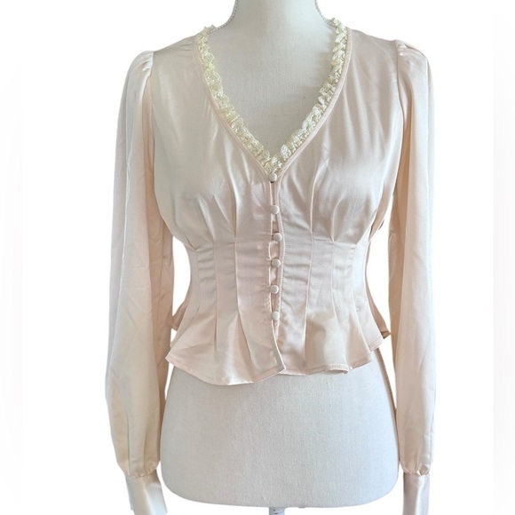 #89 Forever 21 Shirred Lace Trim Long Sleeve in Cream - Picture 1 of 5